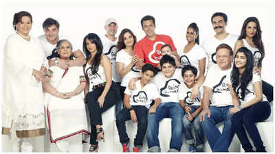 Salman Khan includes Malaika Arora, Seema Sajdeh as he celebrates a milestone; ‘Family that keeps growing’ | Salman Khan includes Malaika Arora, Seema Sajdeh as he celebrates a milestone; ‘Family that keeps growing’ |